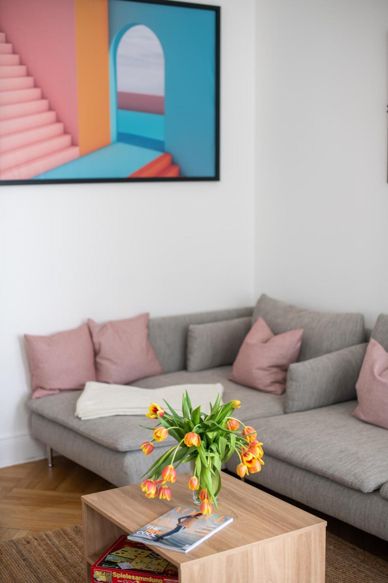 Appartement Kaiser 02 By Rockchair L Superhost Status L 3 Bedrooms Boxspringbeds 2 Bathrooms L Cozy Family & Business Flair 155 Sqm 3 Balcony 2nd Floor Elevator Up To 10 Guests Welcomes You!