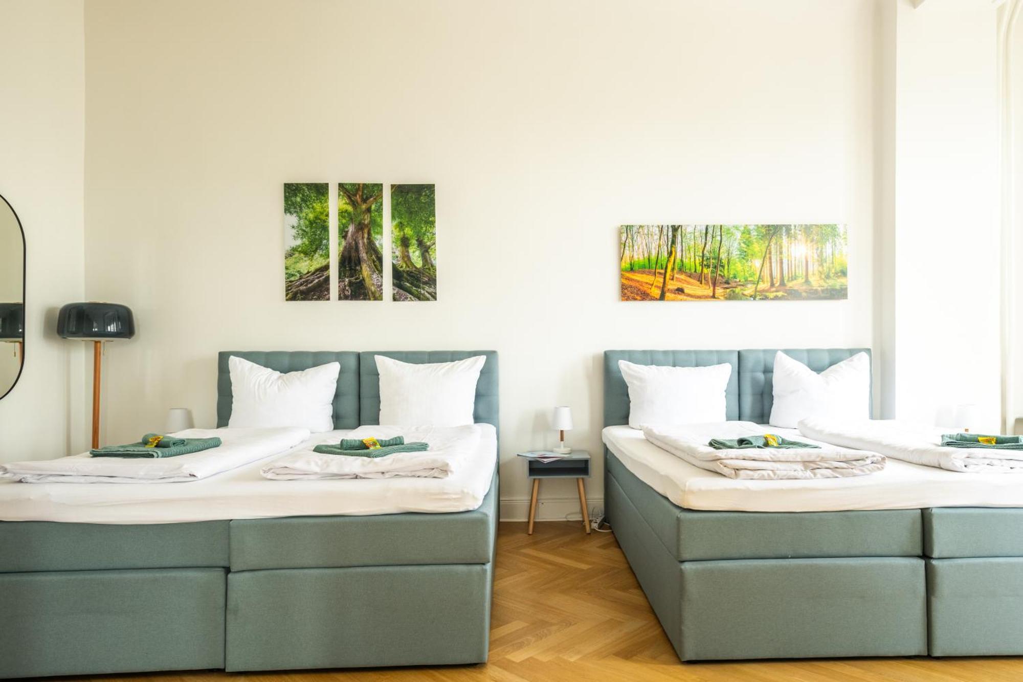 Kaiser 02 By Rockchair L Superhost Status L 3 Bedrooms Boxspringbeds 2 Bathrooms L Cozy Family & Business Flair 155 Sqm 3 Balcony 2nd Floor Elevator Up To 10 Guests Welcomes You!