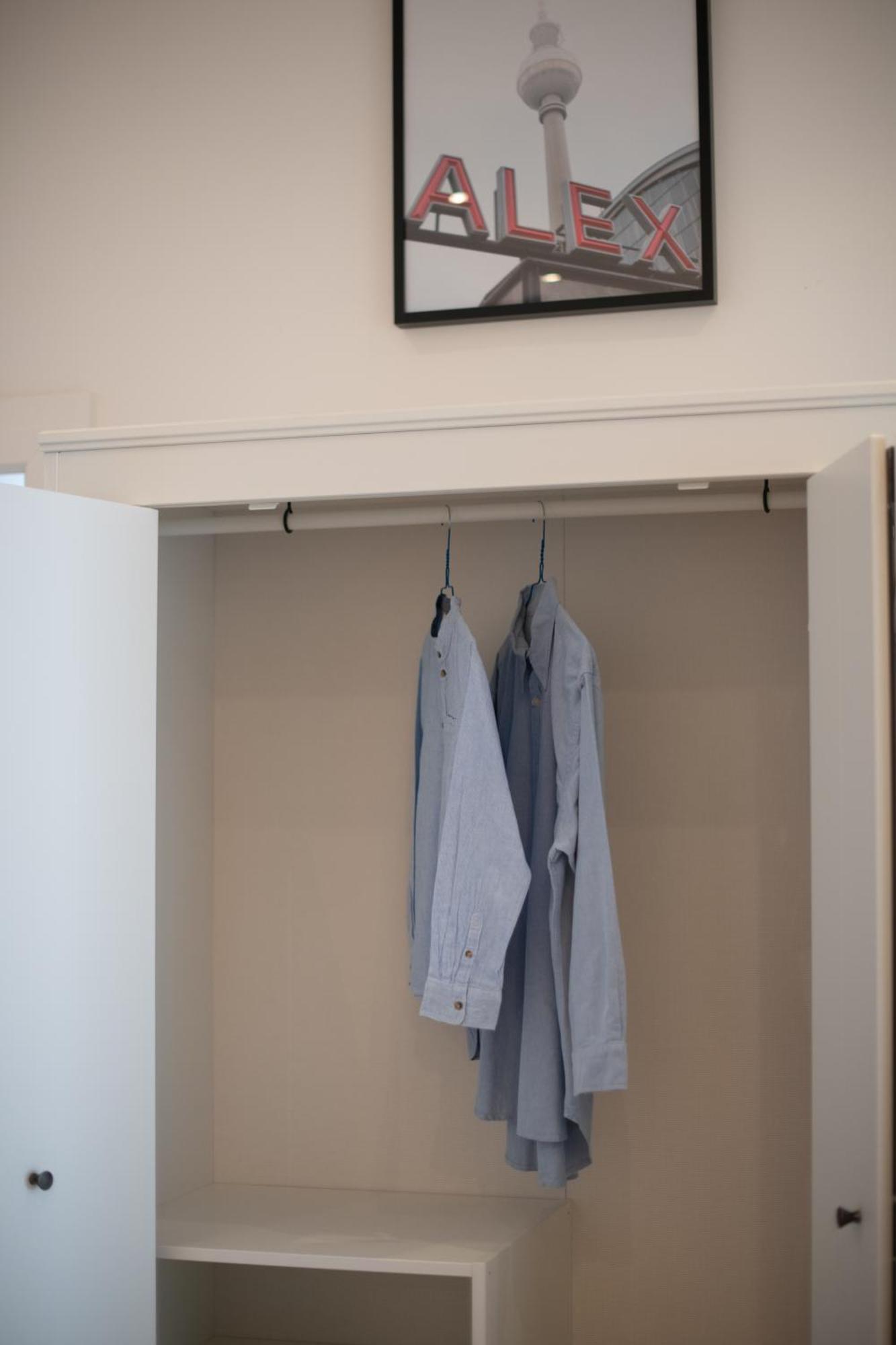 Appartement Kaiser 02 By Rockchair L Superhost Status L 3 Bedrooms Boxspringbeds 2 Bathrooms L Cozy Family & Business Flair 155 Sqm 3 Balcony 2nd Floor Elevator Up To 10 Guests Welcomes You!
