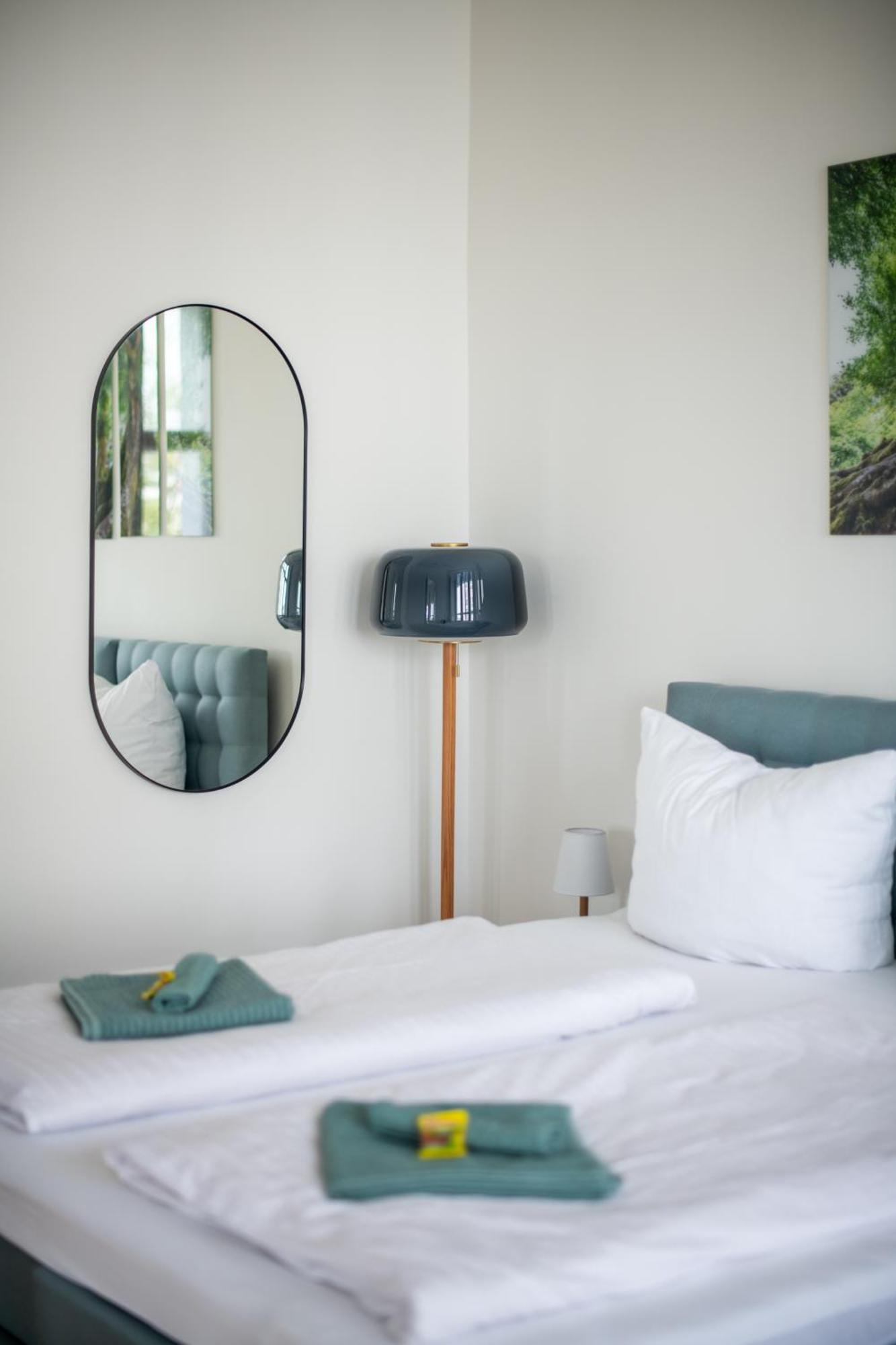 Kaiser 02 By Rockchair L Superhost Status L 3 Bedrooms Boxspringbeds 2 Bathrooms L Cozy Family & Business Flair 155 Sqm 3 Balcony 2nd Floor Elevator Up To 10 Guests Welcomes You!