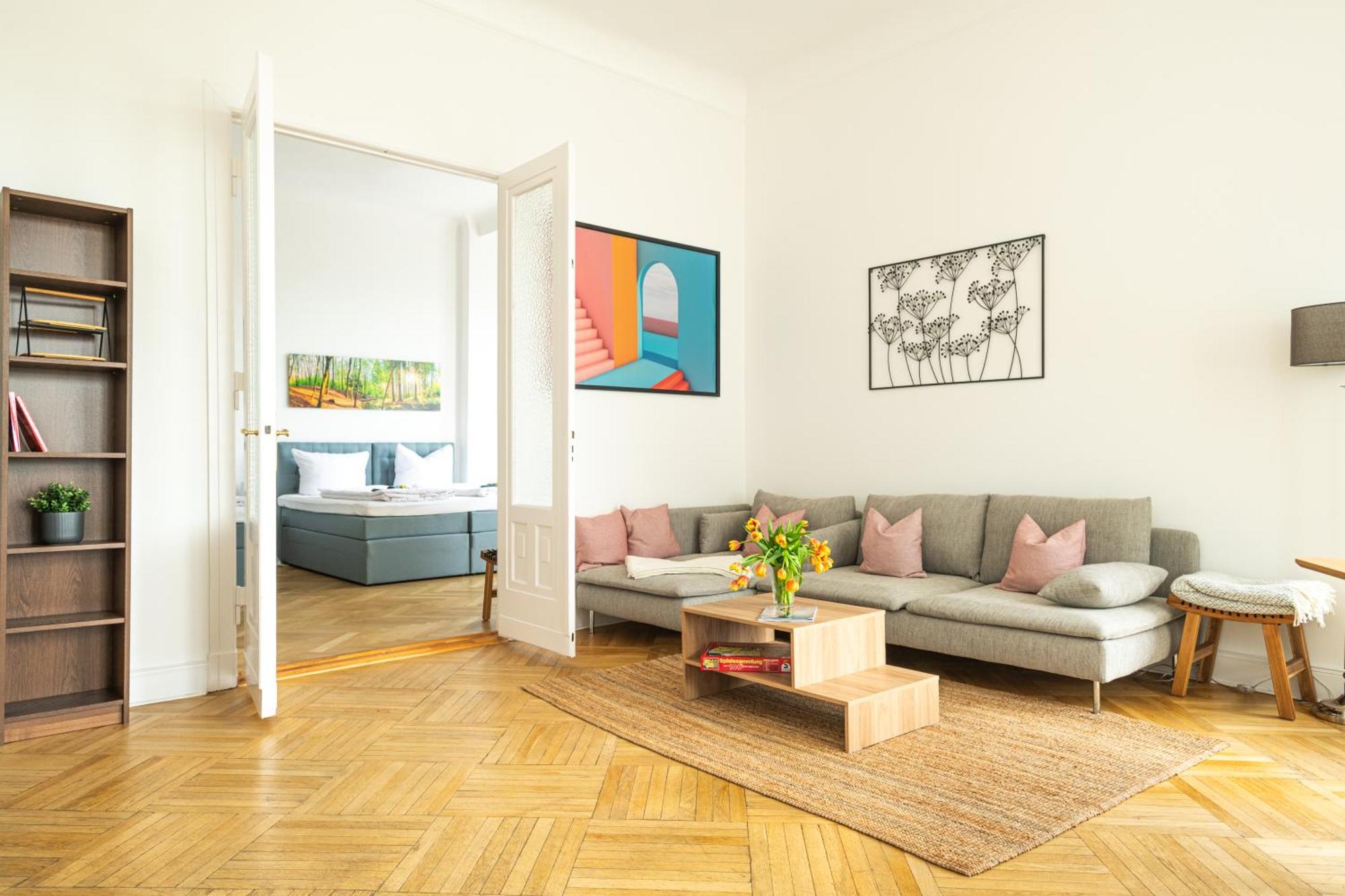 Appartement Kaiser 02 By Rockchair L Superhost Status L 3 Bedrooms Boxspringbeds 2 Bathrooms L Cozy Family & Business Flair 155 Sqm 3 Balcony 2nd Floor Elevator Up To 10 Guests Welcomes You!
