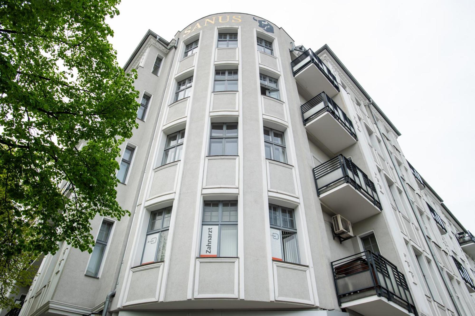 Kaiser 02 By Rockchair L Superhost Status L 3 Bedrooms Boxspringbeds 2 Bathrooms L Cozy Family & Business Flair 155 Sqm 3 Balcony 2nd Floor Elevator Up To 10 Guests Welcomes You! Berlijn