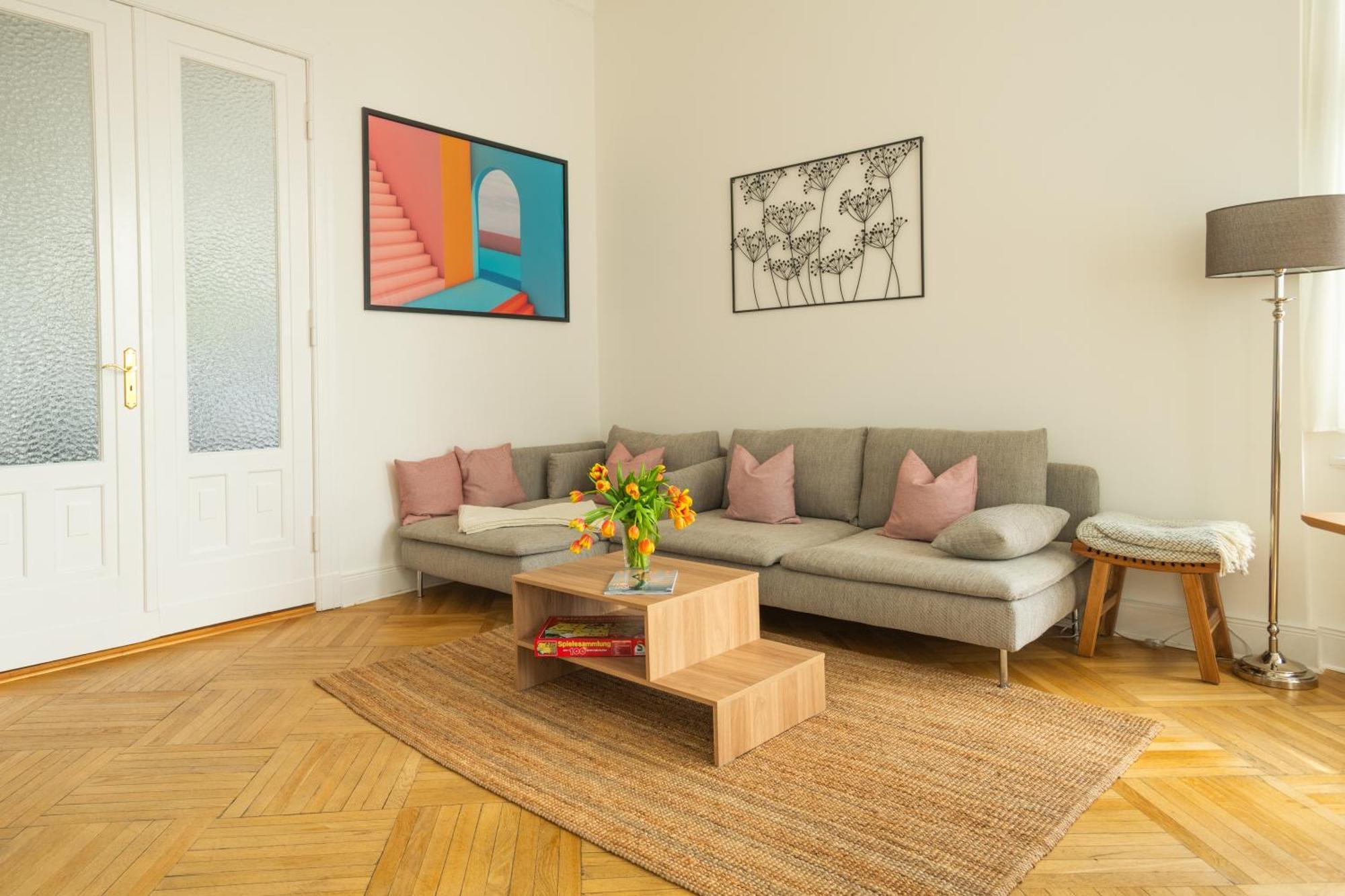 Kaiser 02 By Rockchair L Superhost Status L 3 Bedrooms Boxspringbeds 2 Bathrooms L Cozy Family & Business Flair 155 Sqm 3 Balcony 2nd Floor Elevator Up To 10 Guests Welcomes You!