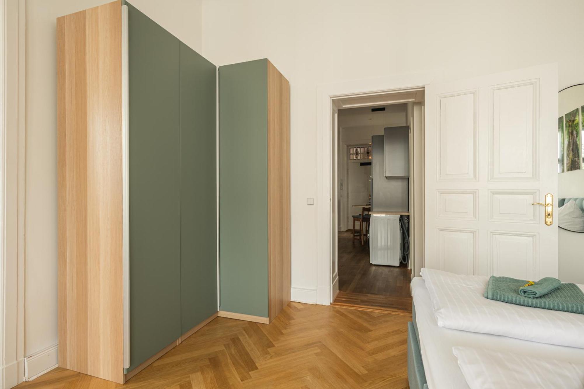 Appartement Kaiser 02 By Rockchair L Superhost Status L 3 Bedrooms Boxspringbeds 2 Bathrooms L Cozy Family & Business Flair 155 Sqm 3 Balcony 2nd Floor Elevator Up To 10 Guests Welcomes You!