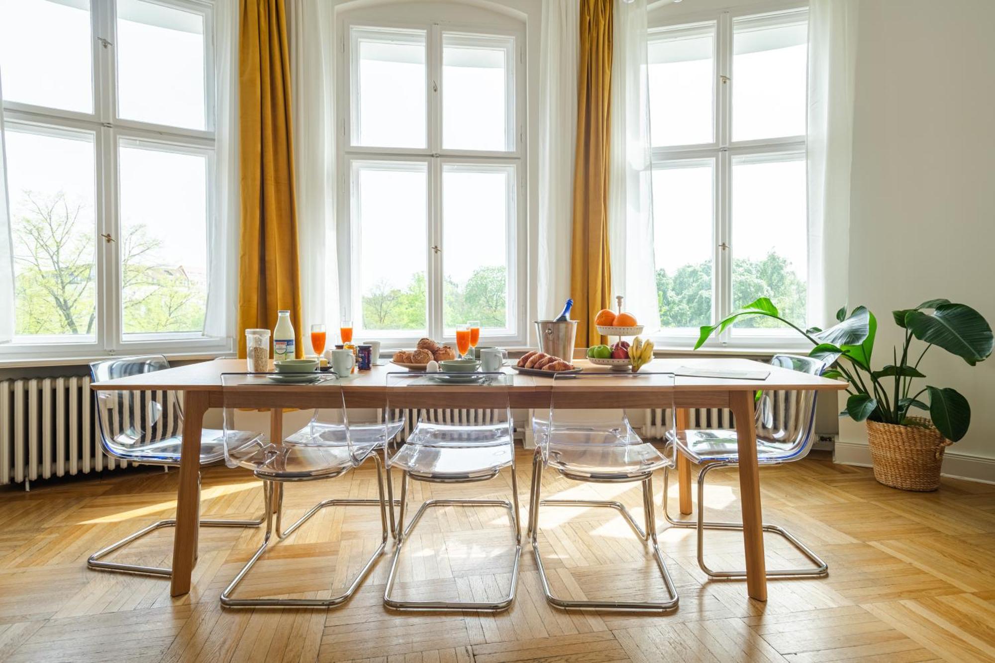 Appartement Kaiser 02 By Rockchair L Superhost Status L 3 Bedrooms Boxspringbeds 2 Bathrooms L Cozy Family & Business Flair 155 Sqm 3 Balcony 2nd Floor Elevator Up To 10 Guests Welcomes You!