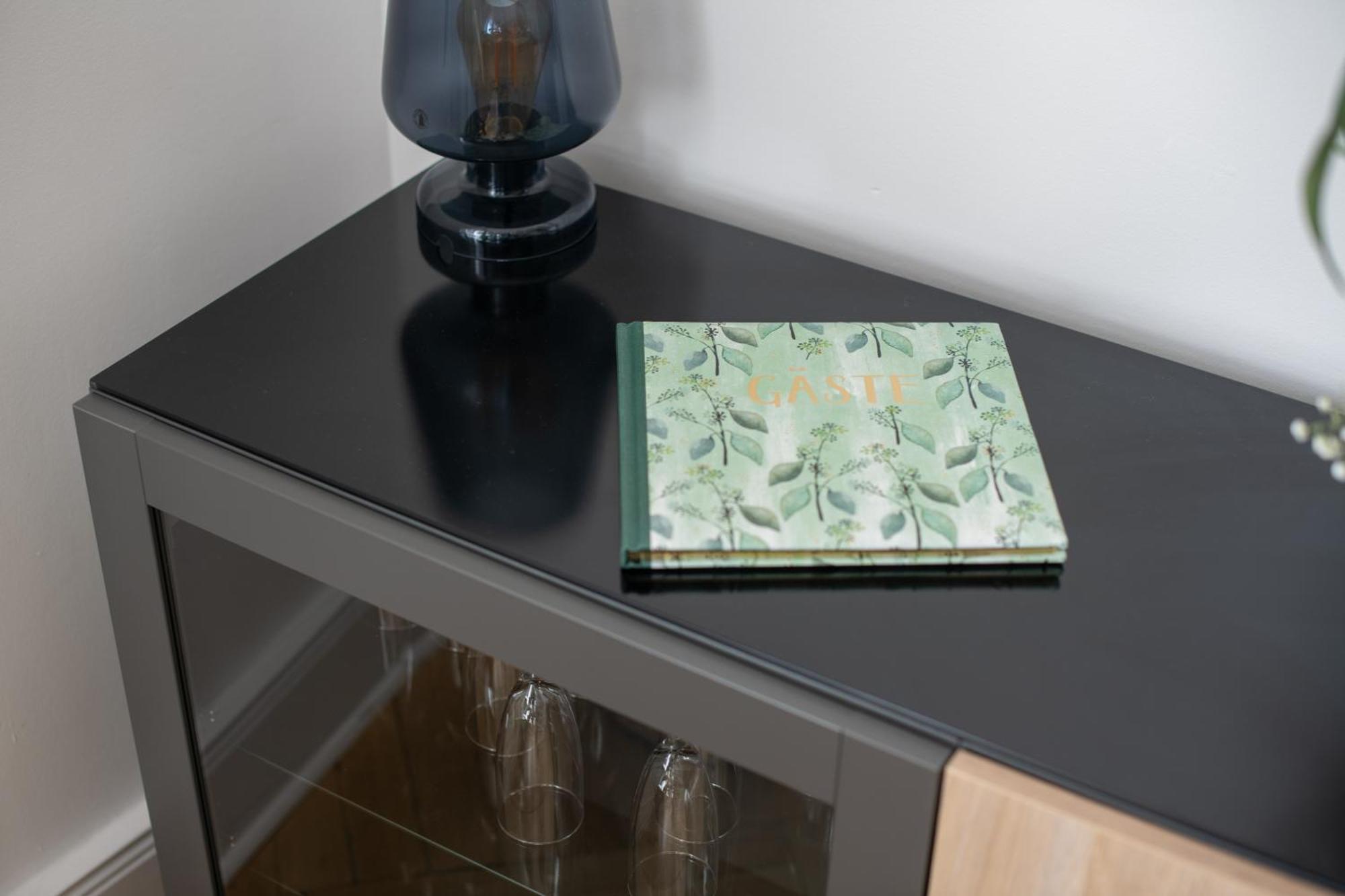 Appartement Kaiser 02 By Rockchair L Superhost Status L 3 Bedrooms Boxspringbeds 2 Bathrooms L Cozy Family & Business Flair 155 Sqm 3 Balcony 2nd Floor Elevator Up To 10 Guests Welcomes You! Berlijn