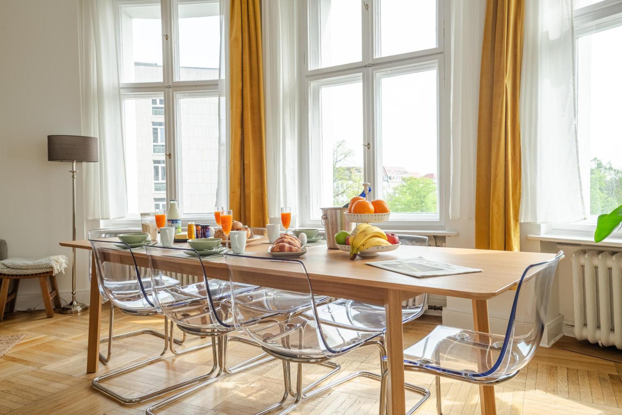 Appartement Kaiser 02 By Rockchair L Superhost Status L 3 Bedrooms Boxspringbeds 2 Bathrooms L Cozy Family & Business Flair 155 Sqm 3 Balcony 2nd Floor Elevator Up To 10 Guests Welcomes You!