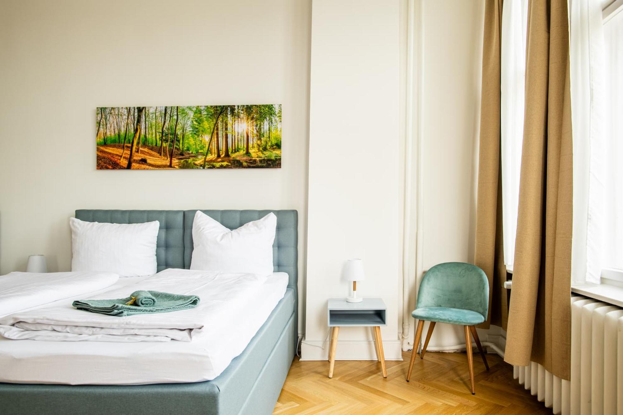 Kaiser 02 By Rockchair L Superhost Status L 3 Bedrooms Boxspringbeds 2 Bathrooms L Cozy Family & Business Flair 155 Sqm 3 Balcony 2nd Floor Elevator Up To 10 Guests Welcomes You!