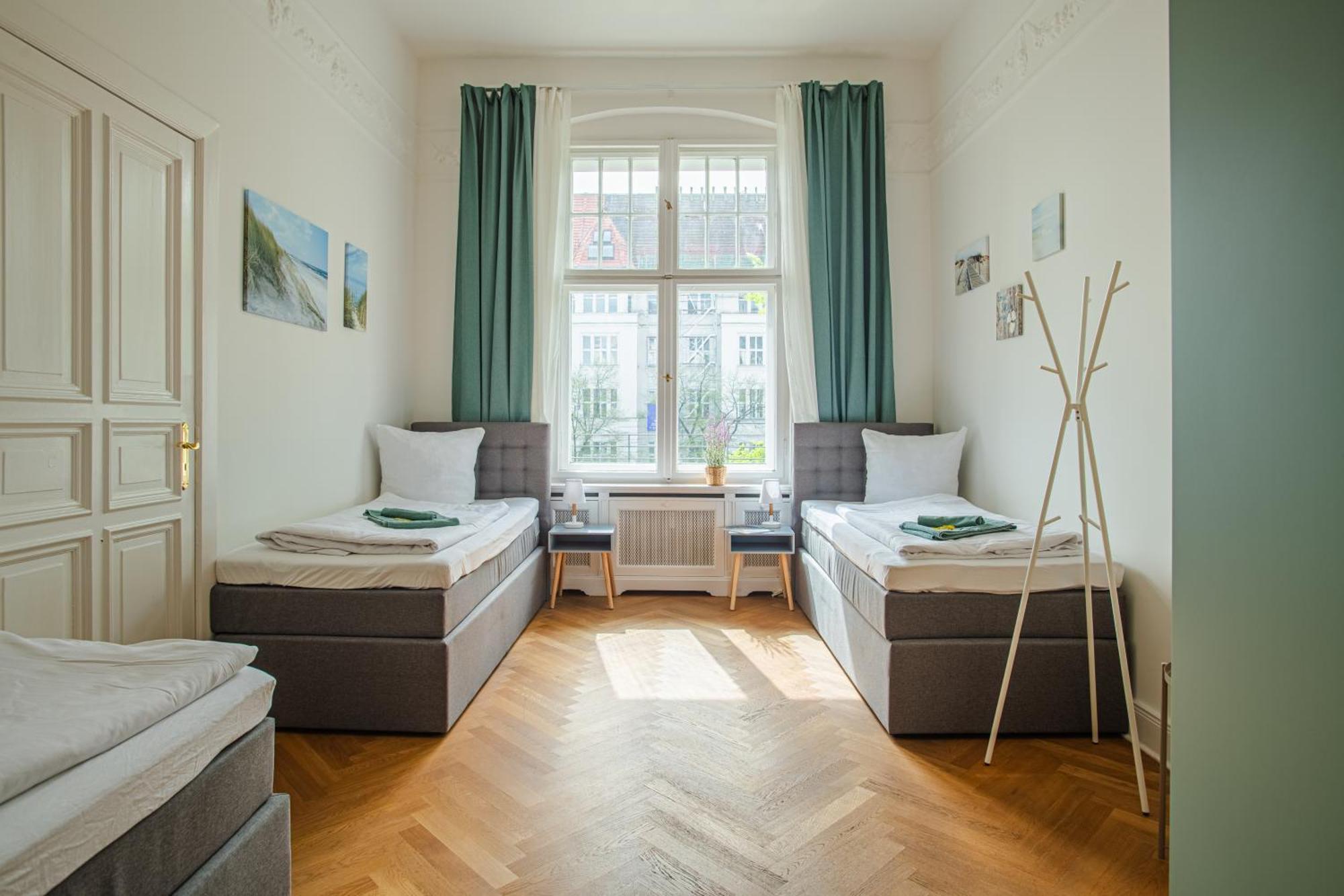 Appartement Kaiser 02 By Rockchair L Superhost Status L 3 Bedrooms Boxspringbeds 2 Bathrooms L Cozy Family & Business Flair 155 Sqm 3 Balcony 2nd Floor Elevator Up To 10 Guests Welcomes You! *