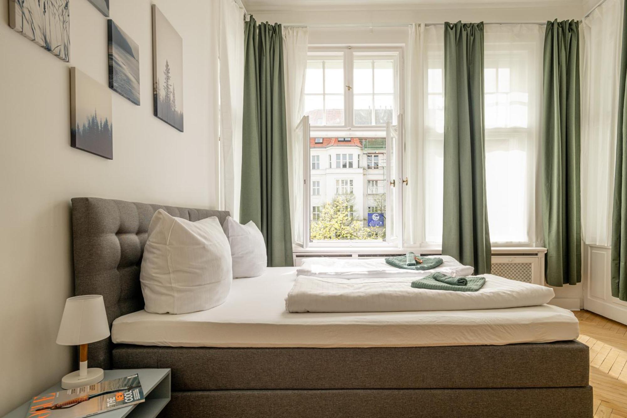 Kaiser 02 By Rockchair L Superhost Status L 3 Bedrooms Boxspringbeds 2 Bathrooms L Cozy Family & Business Flair 155 Sqm 3 Balcony 2nd Floor Elevator Up To 10 Guests Welcomes You!