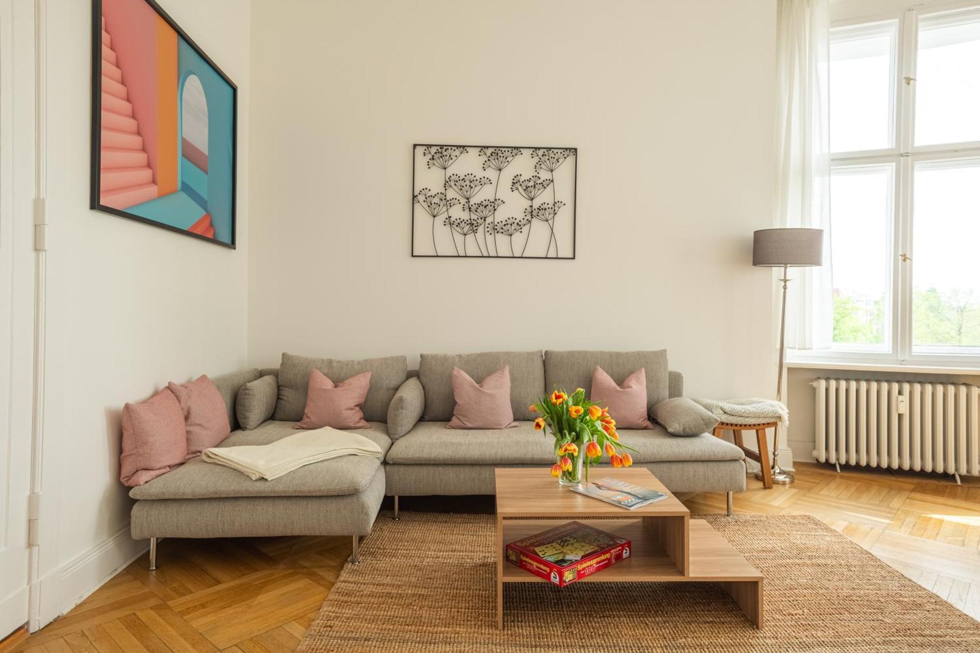 Appartement Kaiser 02 By Rockchair L Superhost Status L 3 Bedrooms Boxspringbeds 2 Bathrooms L Cozy Family & Business Flair 155 Sqm 3 Balcony 2nd Floor Elevator Up To 10 Guests Welcomes You! *