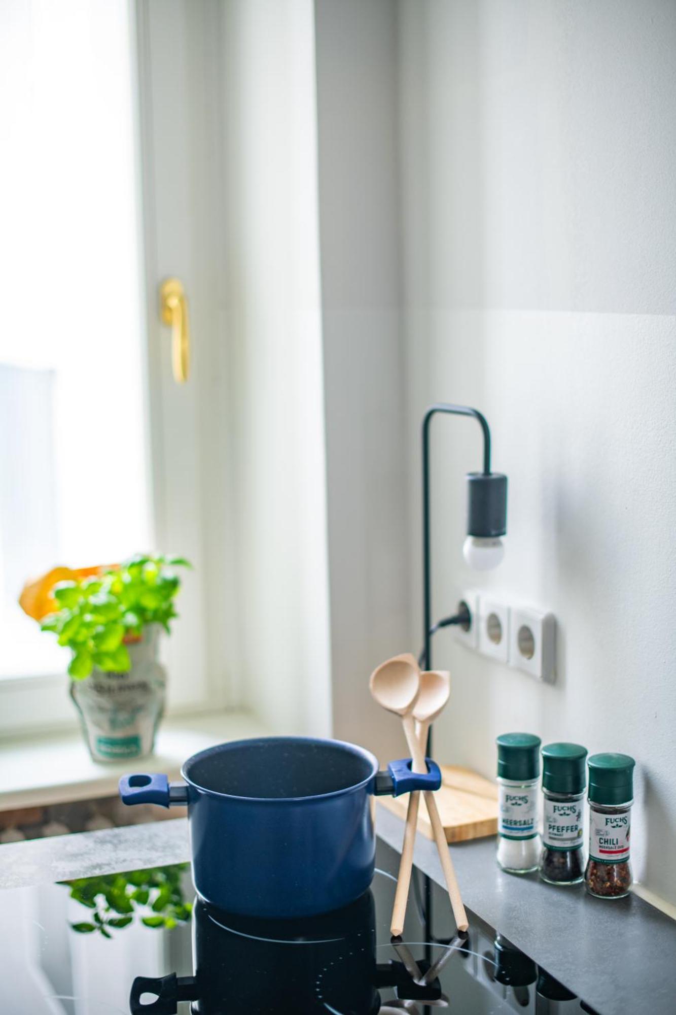 Appartement Kaiser 02 By Rockchair L Superhost Status L 3 Bedrooms Boxspringbeds 2 Bathrooms L Cozy Family & Business Flair 155 Sqm 3 Balcony 2nd Floor Elevator Up To 10 Guests Welcomes You! *