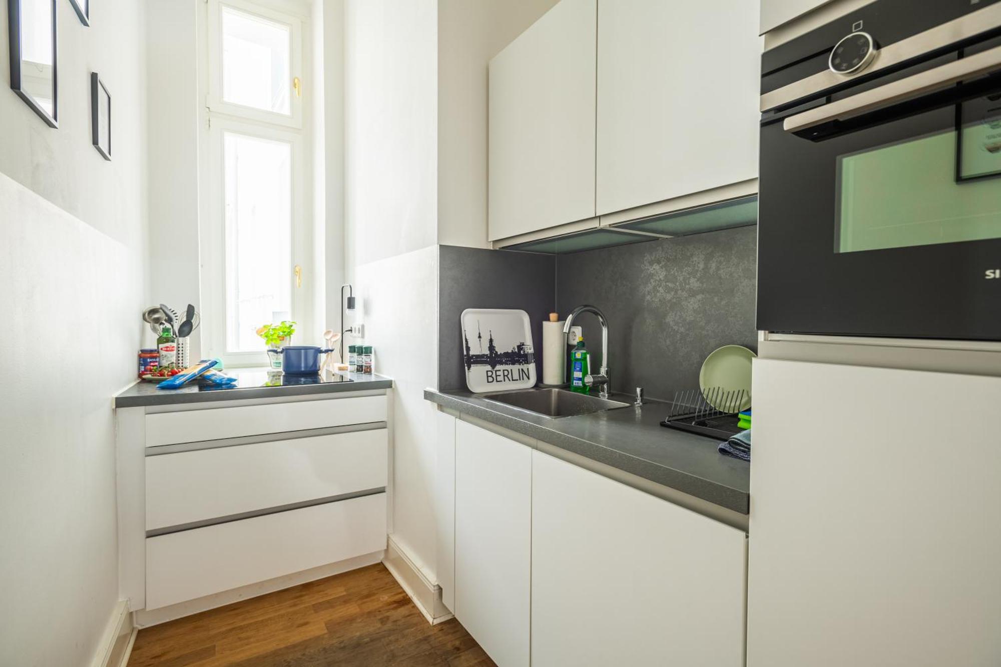 Kaiser 02 By Rockchair L Superhost Status L 3 Bedrooms Boxspringbeds 2 Bathrooms L Cozy Family & Business Flair 155 Sqm 3 Balcony 2nd Floor Elevator Up To 10 Guests Welcomes You! Berlijn