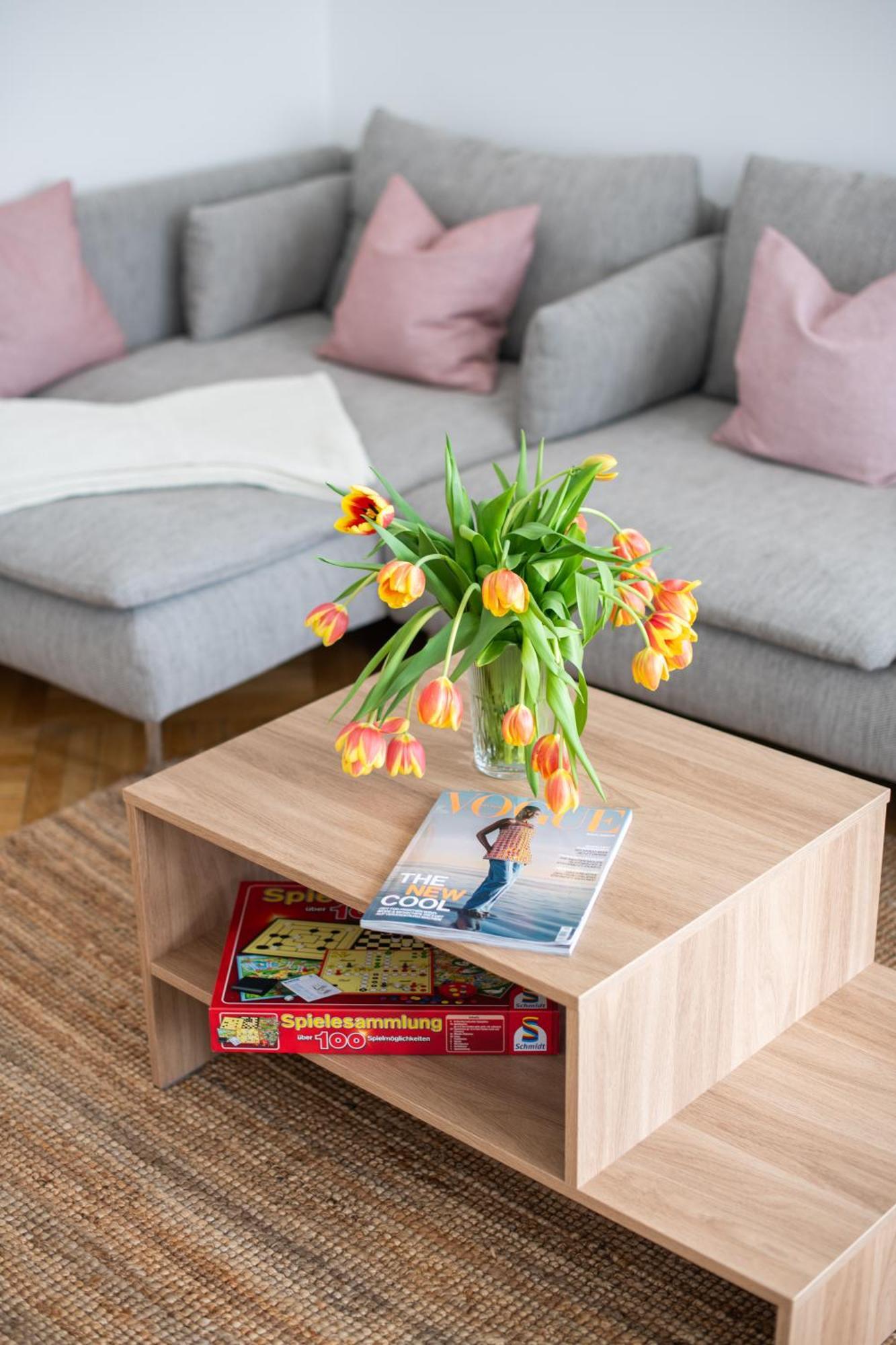 Kaiser 02 By Rockchair L Superhost Status L 3 Bedrooms Boxspringbeds 2 Bathrooms L Cozy Family & Business Flair 155 Sqm 3 Balcony 2nd Floor Elevator Up To 10 Guests Welcomes You!