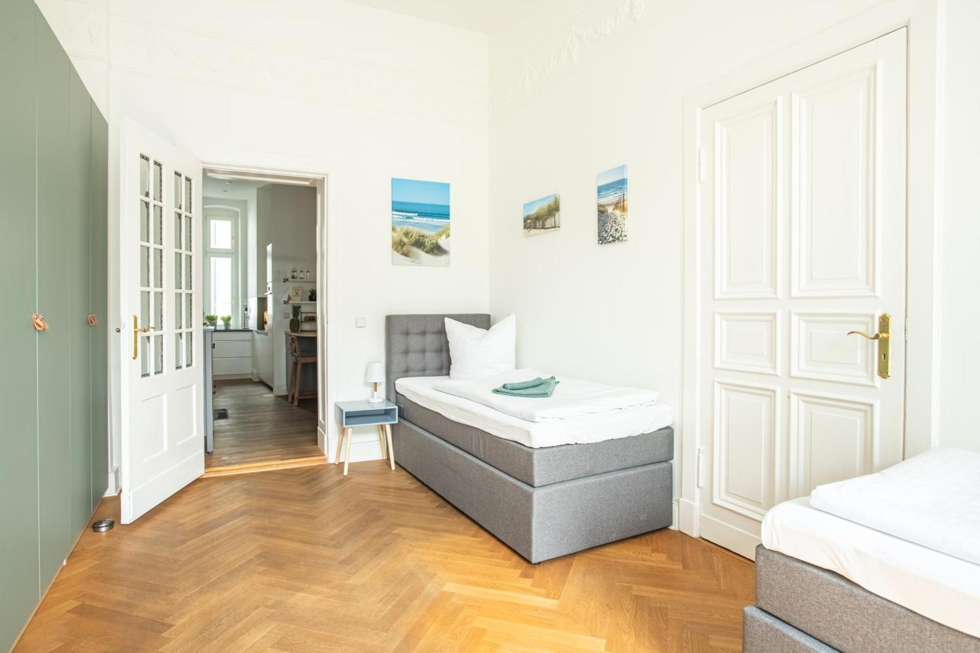 Appartement Kaiser 02 By Rockchair L Superhost Status L 3 Bedrooms Boxspringbeds 2 Bathrooms L Cozy Family & Business Flair 155 Sqm 3 Balcony 2nd Floor Elevator Up To 10 Guests Welcomes You!