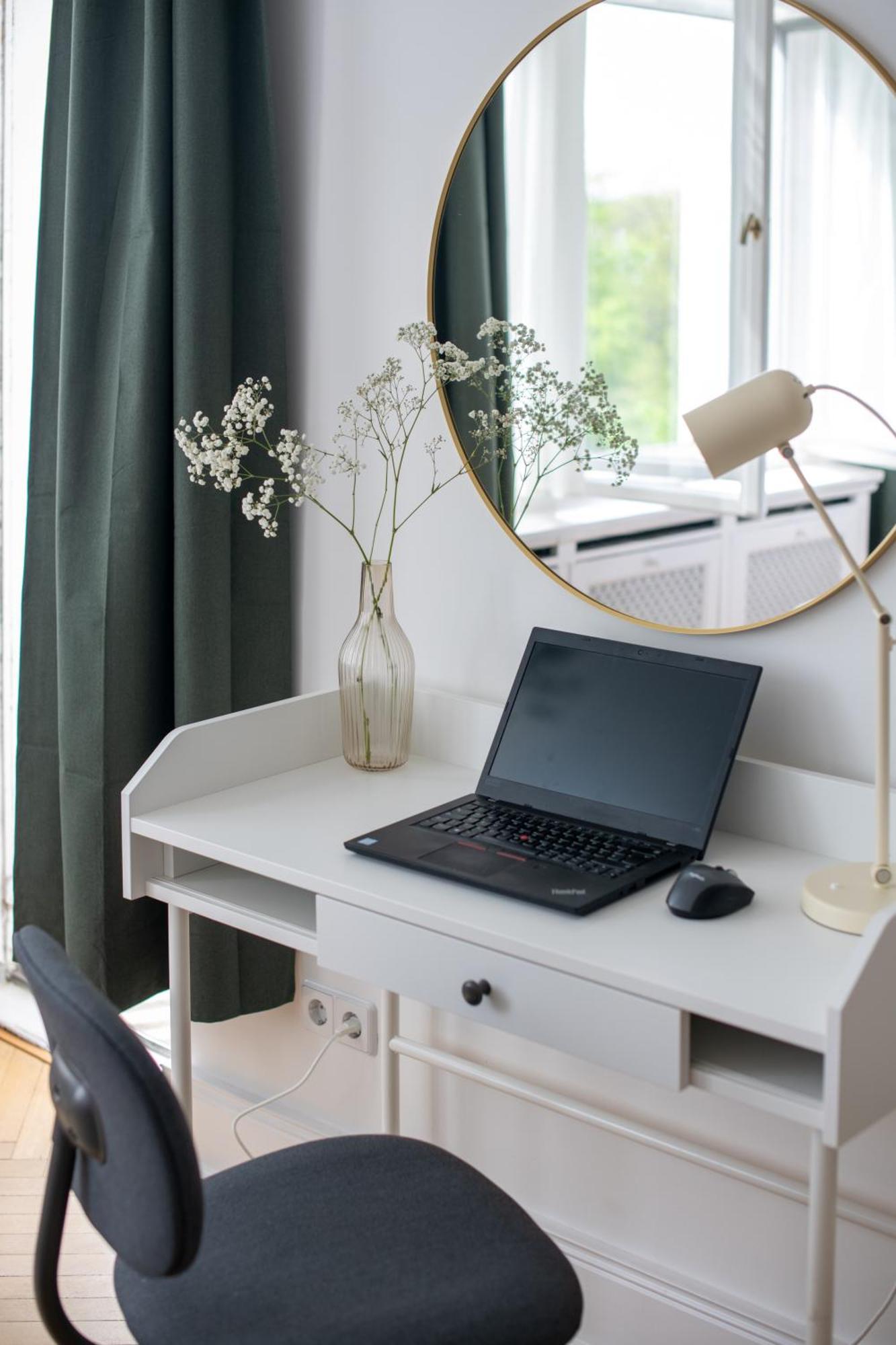 Appartement Kaiser 02 By Rockchair L Superhost Status L 3 Bedrooms Boxspringbeds 2 Bathrooms L Cozy Family & Business Flair 155 Sqm 3 Balcony 2nd Floor Elevator Up To 10 Guests Welcomes You! Berlijn