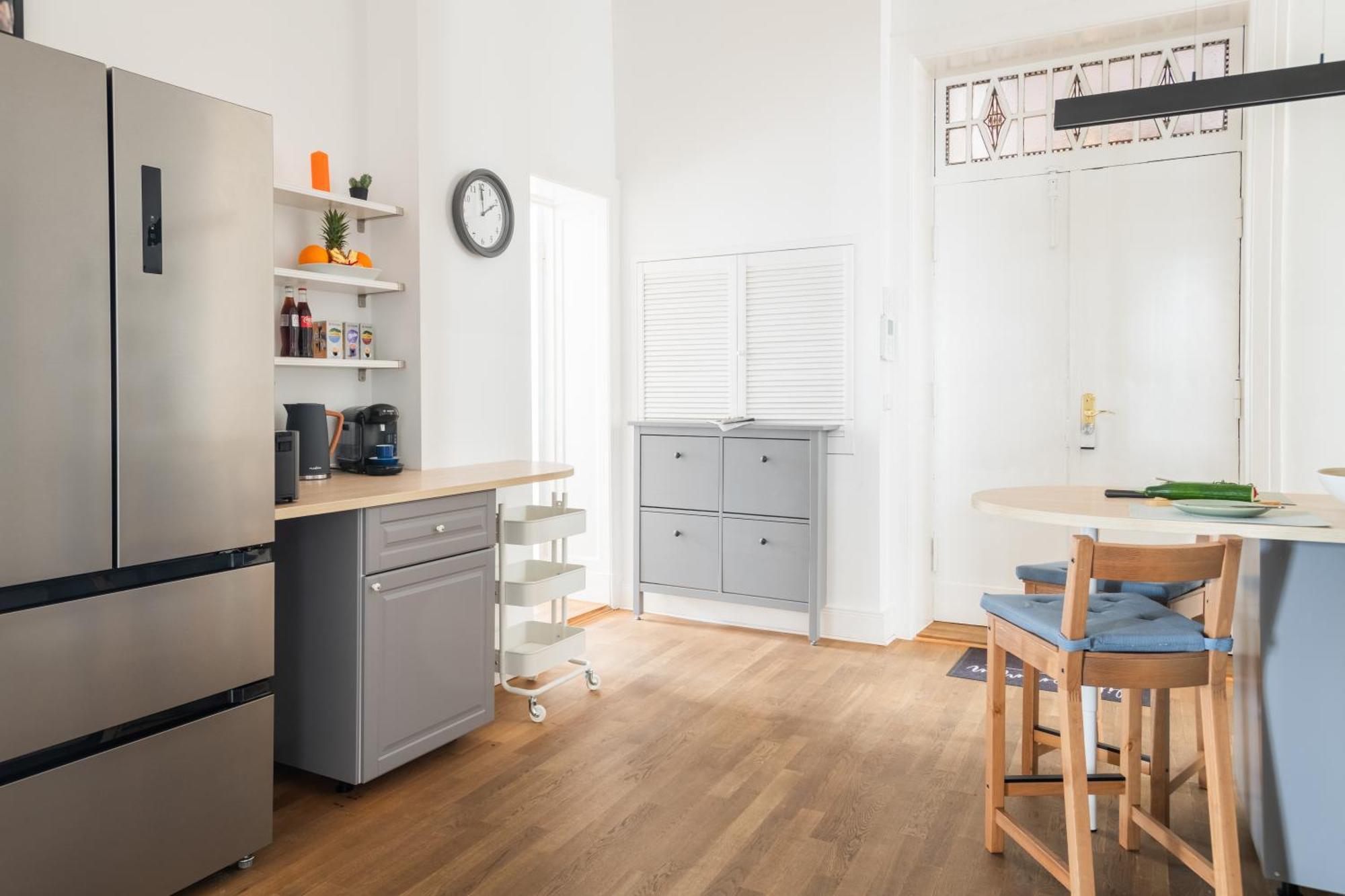 Appartement Kaiser 02 By Rockchair L Superhost Status L 3 Bedrooms Boxspringbeds 2 Bathrooms L Cozy Family & Business Flair 155 Sqm 3 Balcony 2nd Floor Elevator Up To 10 Guests Welcomes You!