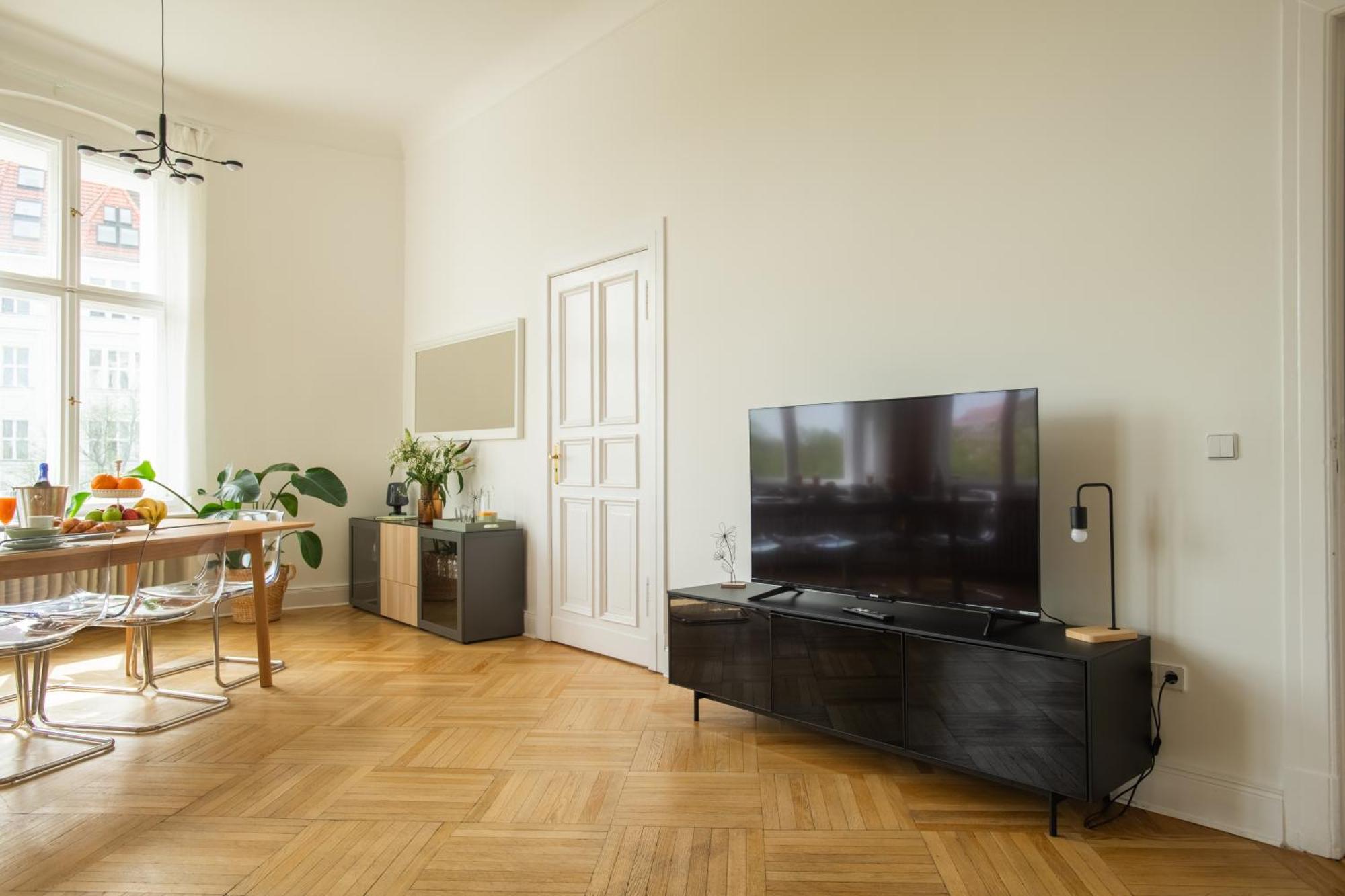 Kaiser 02 By Rockchair L Superhost Status L 3 Bedrooms Boxspringbeds 2 Bathrooms L Cozy Family & Business Flair 155 Sqm 3 Balcony 2nd Floor Elevator Up To 10 Guests Welcomes You!