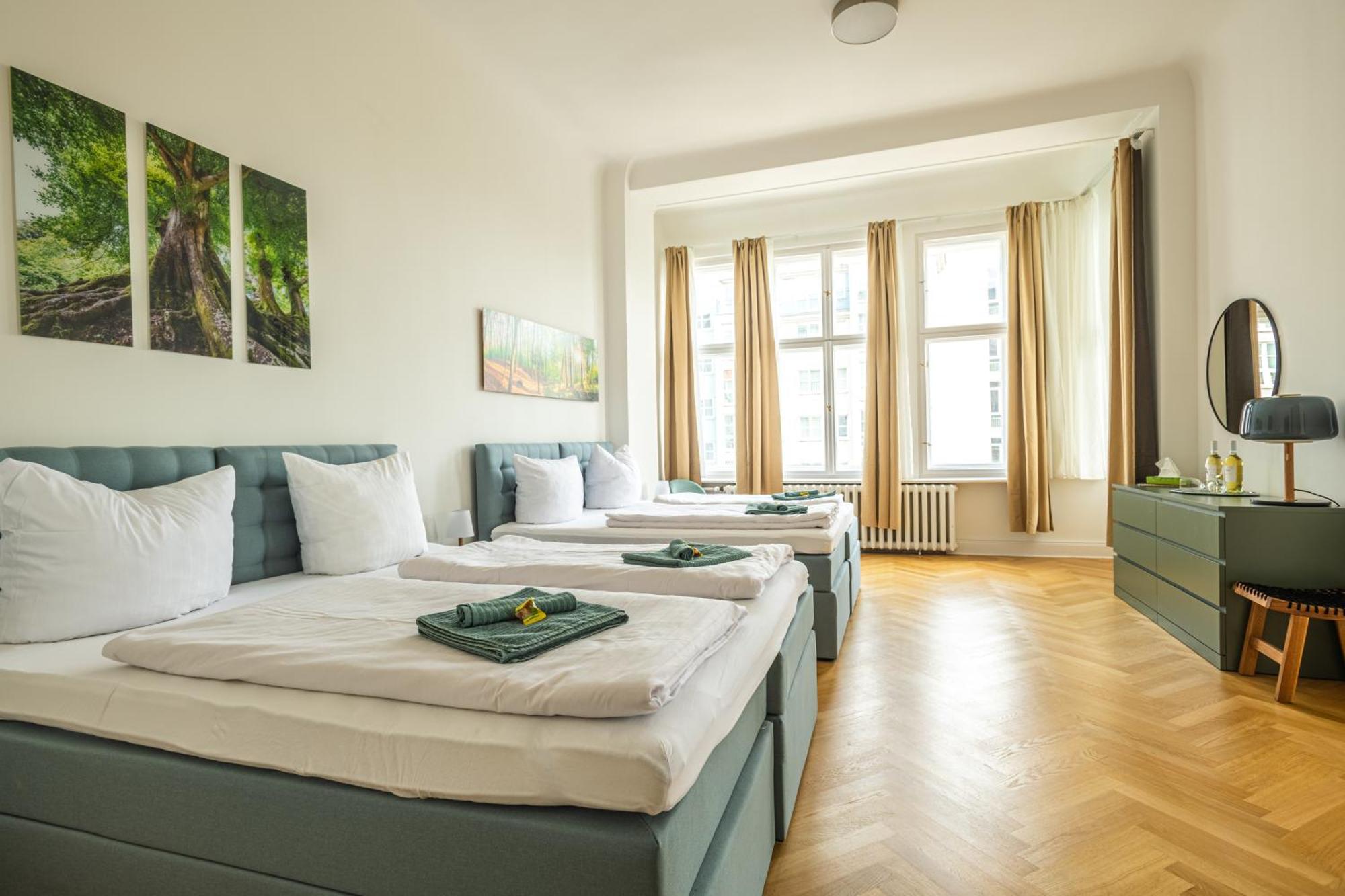 Appartement Kaiser 02 By Rockchair L Superhost Status L 3 Bedrooms Boxspringbeds 2 Bathrooms L Cozy Family & Business Flair 155 Sqm 3 Balcony 2nd Floor Elevator Up To 10 Guests Welcomes You!