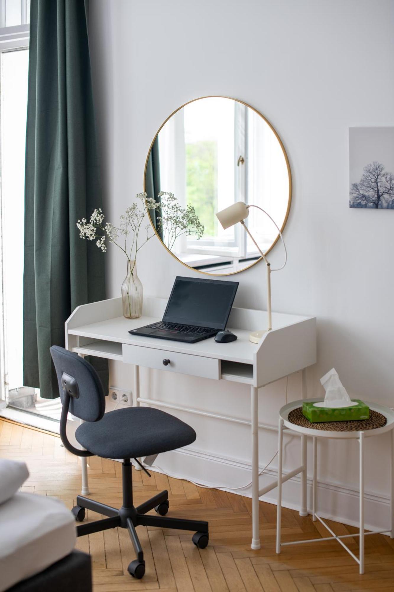 Appartement Kaiser 02 By Rockchair L Superhost Status L 3 Bedrooms Boxspringbeds 2 Bathrooms L Cozy Family & Business Flair 155 Sqm 3 Balcony 2nd Floor Elevator Up To 10 Guests Welcomes You! *