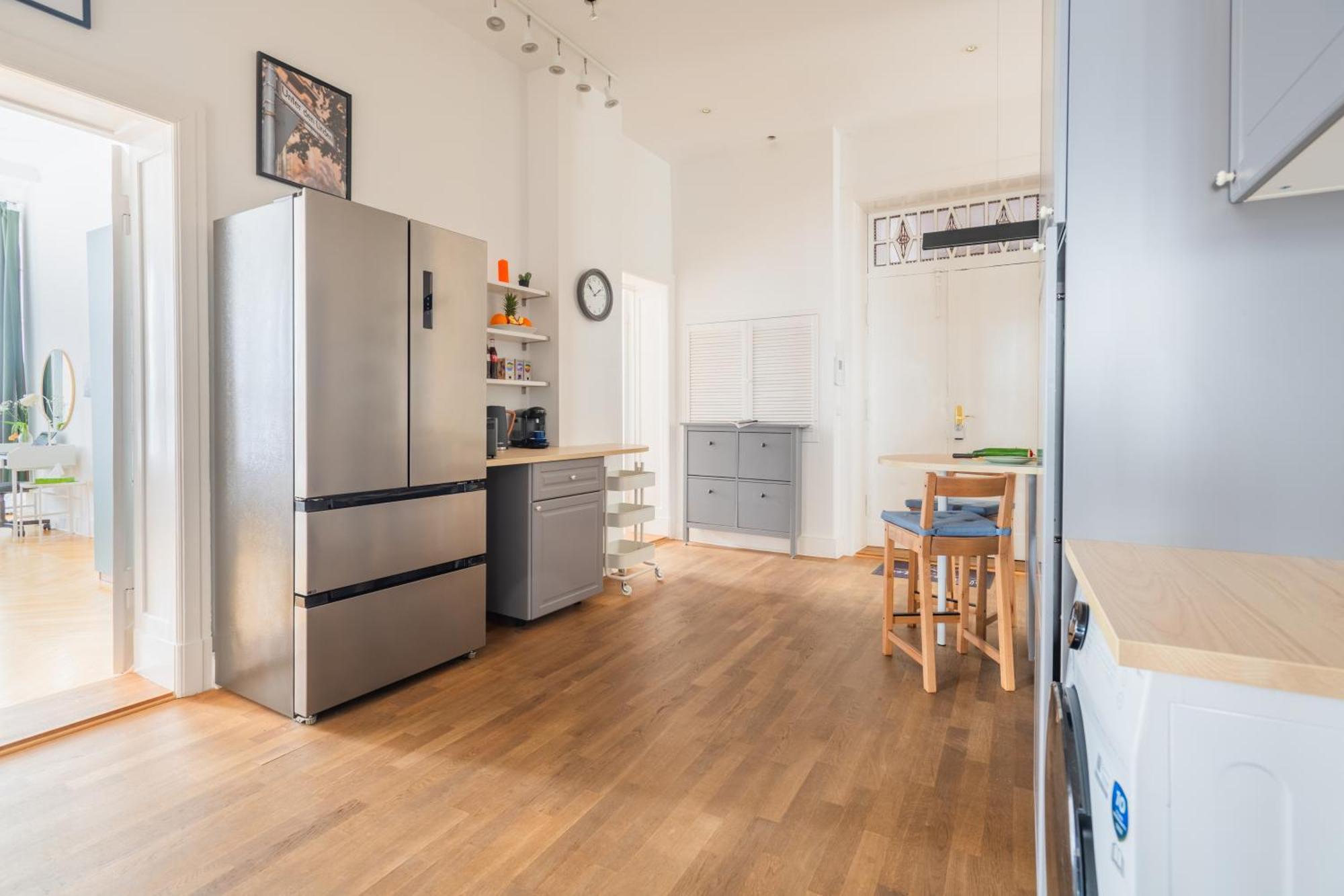 Appartement Kaiser 02 By Rockchair L Superhost Status L 3 Bedrooms Boxspringbeds 2 Bathrooms L Cozy Family & Business Flair 155 Sqm 3 Balcony 2nd Floor Elevator Up To 10 Guests Welcomes You!