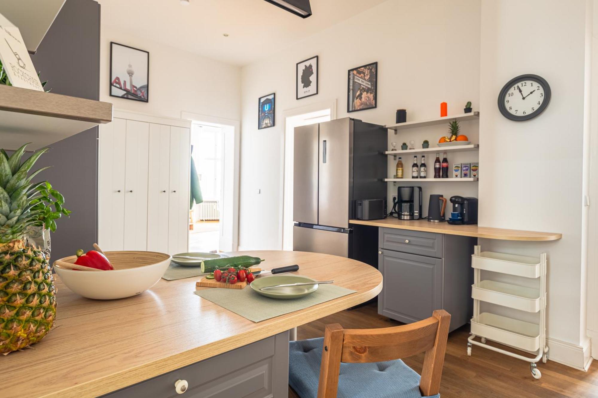 Kaiser 02 By Rockchair L Superhost Status L 3 Bedrooms Boxspringbeds 2 Bathrooms L Cozy Family & Business Flair 155 Sqm 3 Balcony 2nd Floor Elevator Up To 10 Guests Welcomes You!