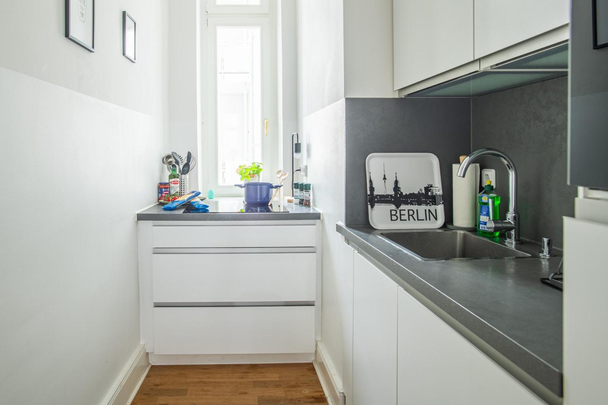 Kaiser 02 By Rockchair L Superhost Status L 3 Bedrooms Boxspringbeds 2 Bathrooms L Cozy Family & Business Flair 155 Sqm 3 Balcony 2nd Floor Elevator Up To 10 Guests Welcomes You! Berlijn