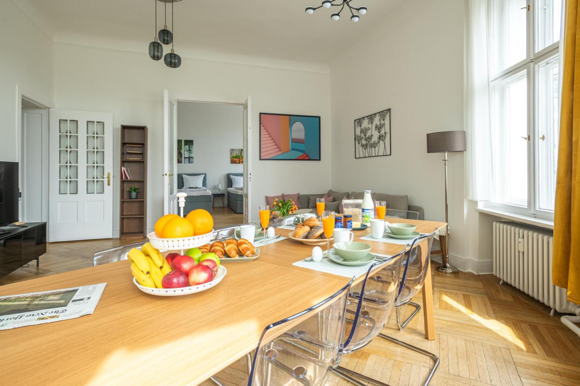 Kaiser 02 By Rockchair L Superhost Status L 3 Bedrooms Boxspringbeds 2 Bathrooms L Cozy Family & Business Flair 155 Sqm 3 Balcony 2nd Floor Elevator Up To 10 Guests Welcomes You!