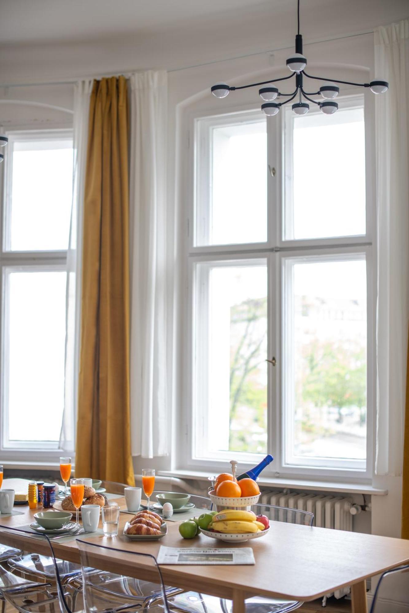 Appartement Kaiser 02 By Rockchair L Superhost Status L 3 Bedrooms Boxspringbeds 2 Bathrooms L Cozy Family & Business Flair 155 Sqm 3 Balcony 2nd Floor Elevator Up To 10 Guests Welcomes You! *