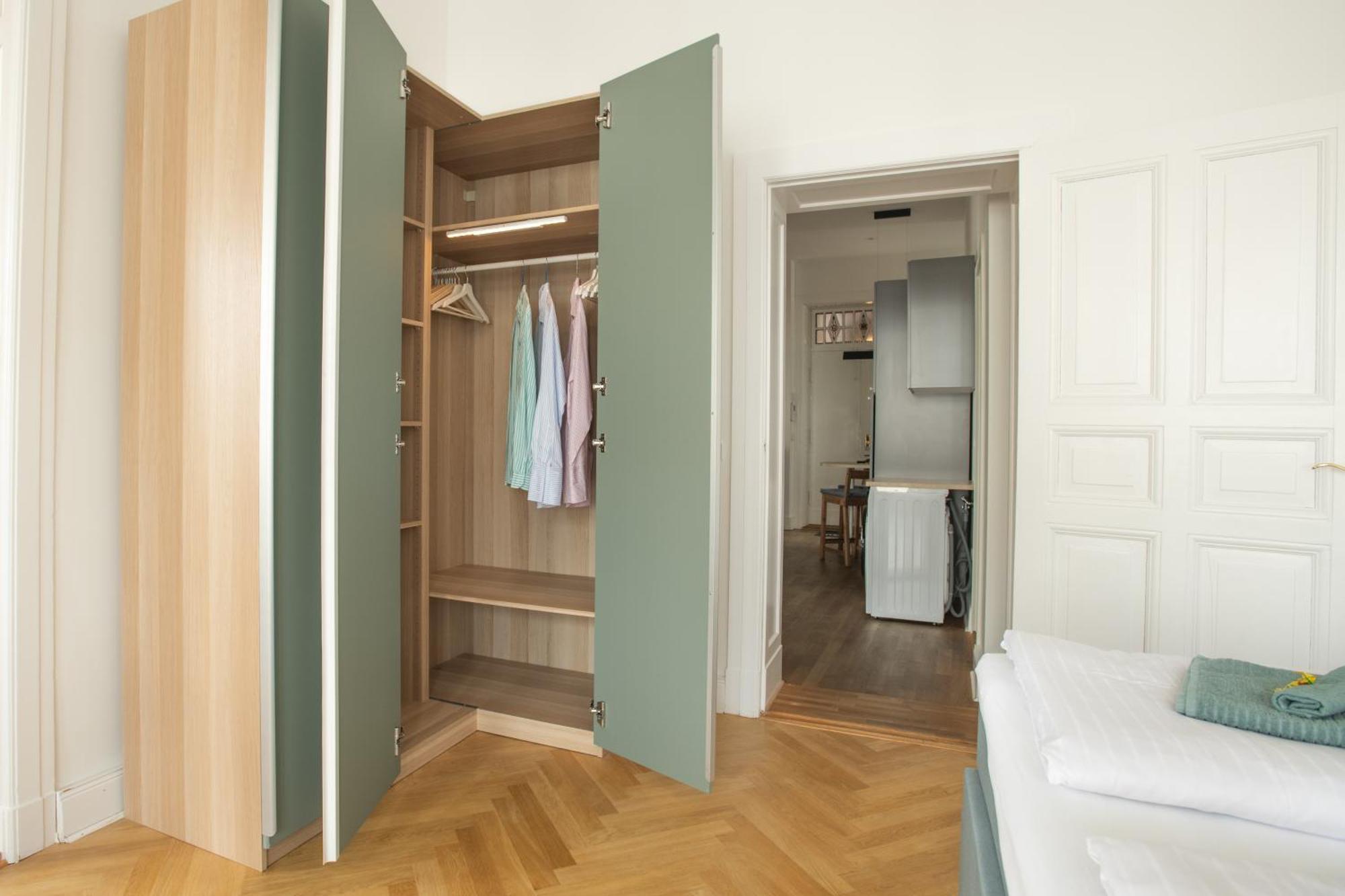 Appartement Kaiser 02 By Rockchair L Superhost Status L 3 Bedrooms Boxspringbeds 2 Bathrooms L Cozy Family & Business Flair 155 Sqm 3 Balcony 2nd Floor Elevator Up To 10 Guests Welcomes You! Berlijn